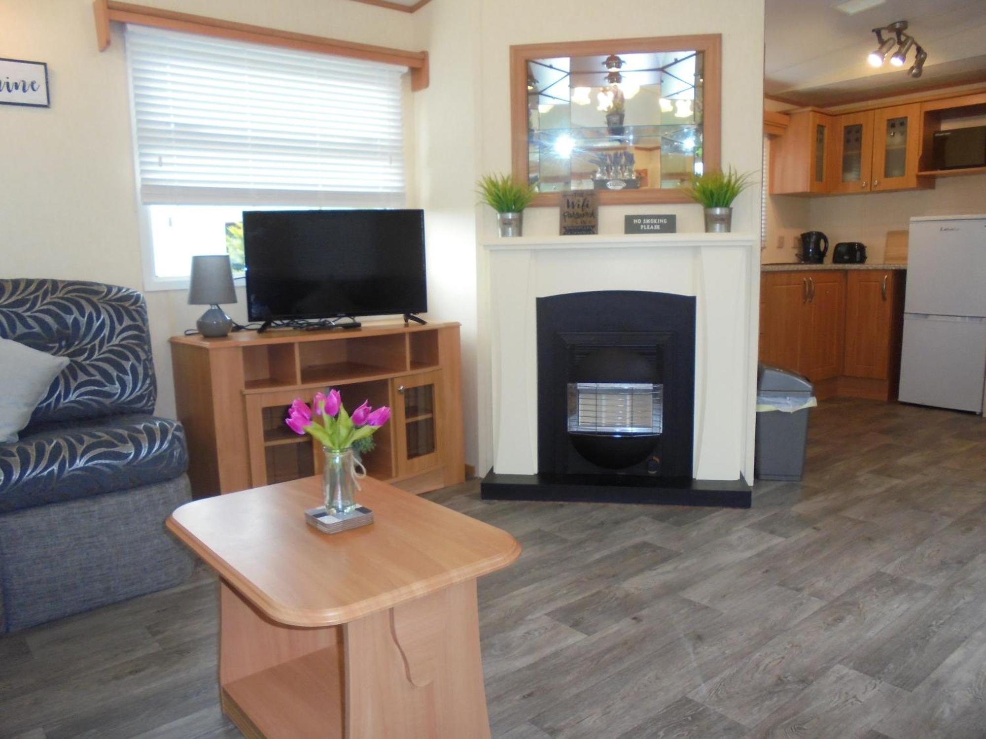 Modern 2 Bedroom Static Caravan - Lyons Kingsley Holiday Park - Pensarn, Abergele - Pet Friendly Exterior photo