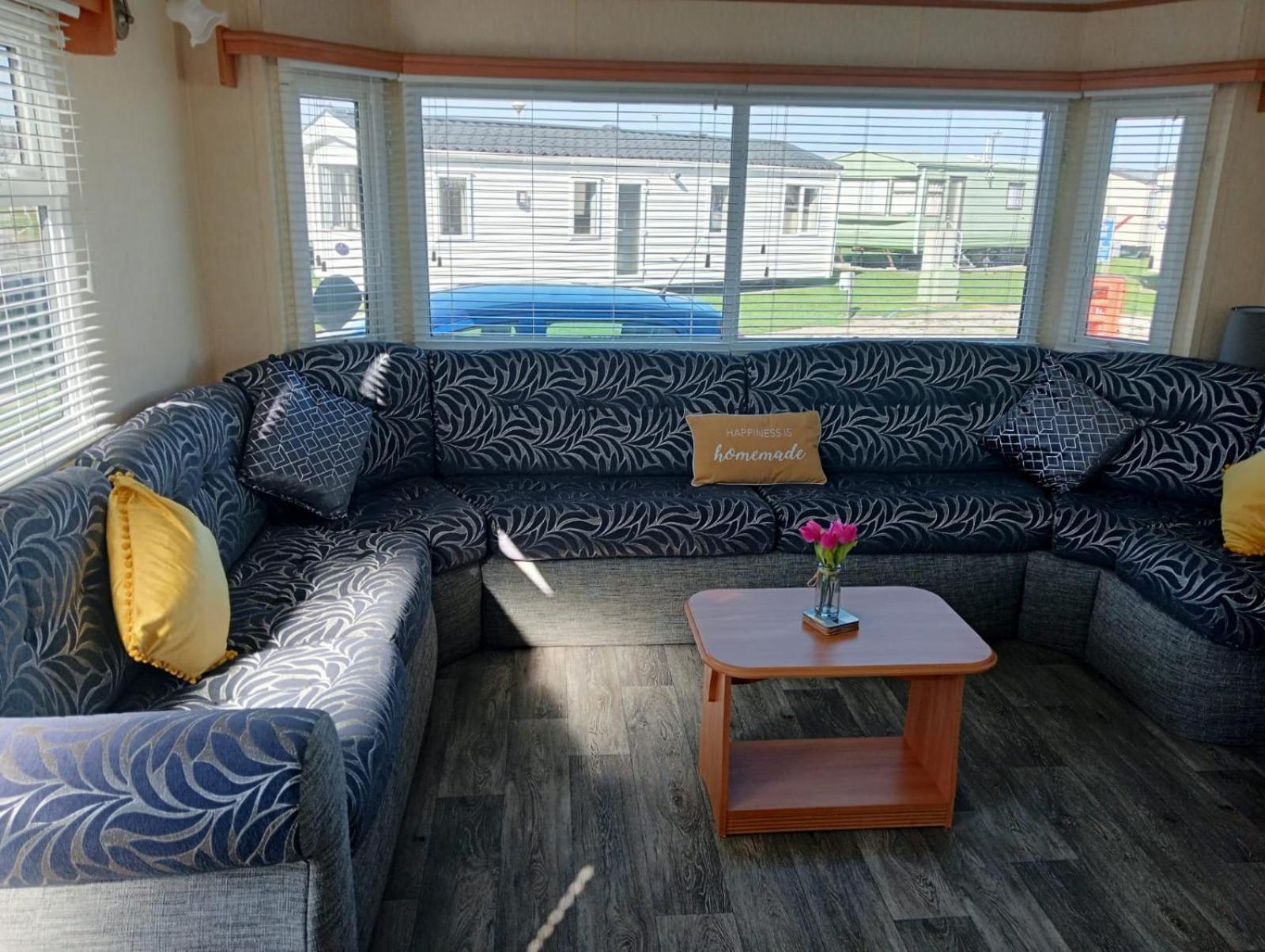 Modern 2 Bedroom Static Caravan - Lyons Kingsley Holiday Park - Pensarn, Abergele - Pet Friendly Exterior photo
